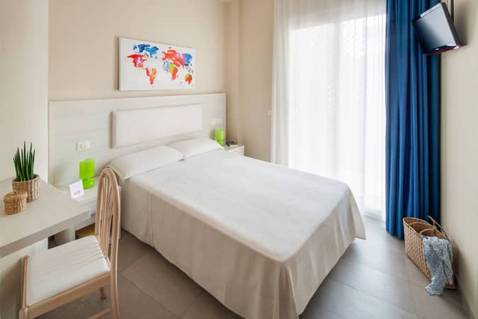 Hotel Olympic Diano Marina Camere Camera Comfort Letto Francese 01